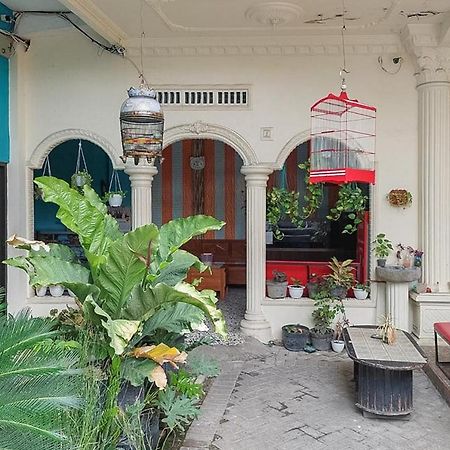 Icha Homestay near Terminal Purabaya Madiun Bagian luar foto