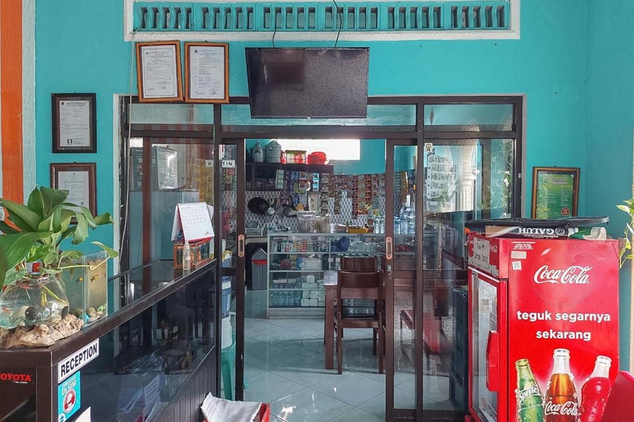 Icha Homestay near Terminal Purabaya Madiun Bagian luar foto
